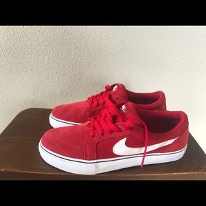 Nike- Satire 2 SB ‘Gym Red’